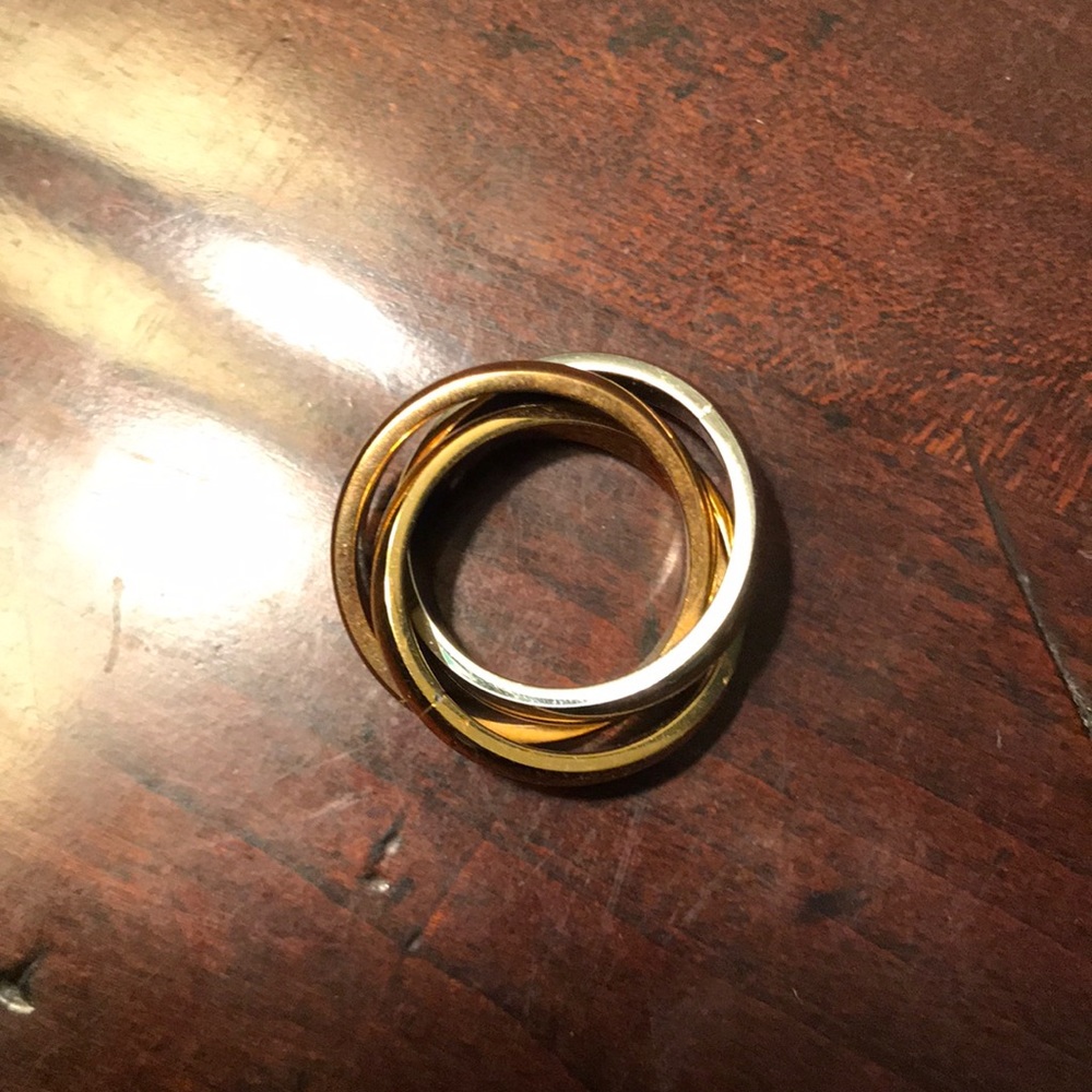 Interlinked ring